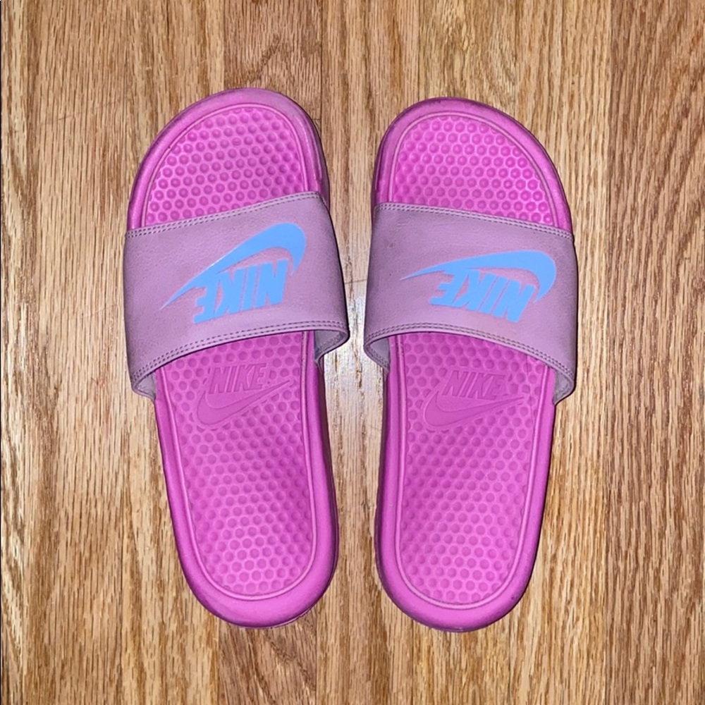 pink nike slides 💕💗